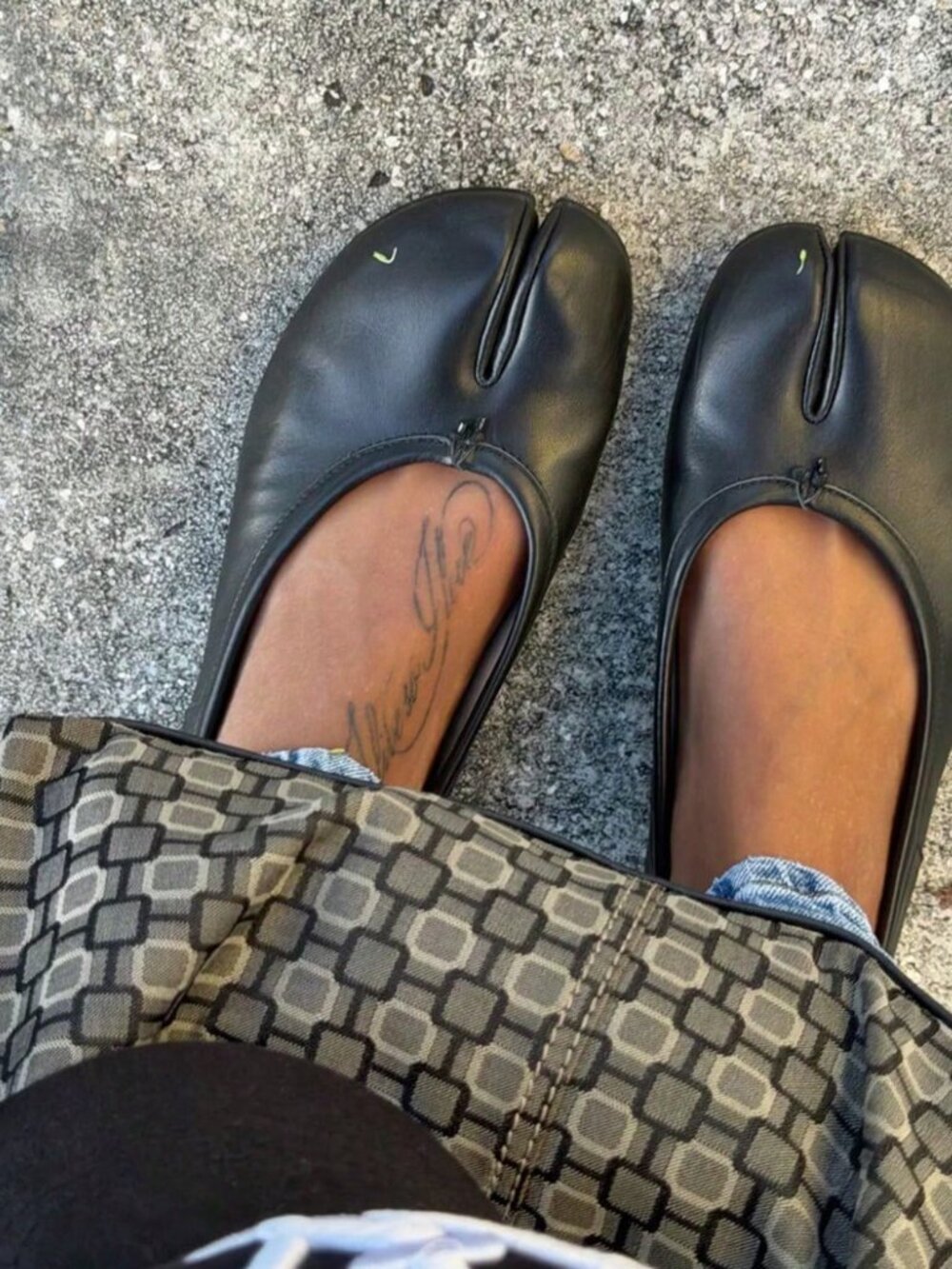 Black Split-Toe Women's Tabi Wide Toe Box Slip-On Flat Loafers